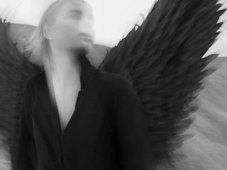 Black Swan koleksiyonu siyah çok yönlü kadın giyim tasarımı