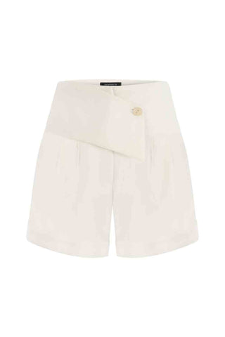 Sinem Babacan - Şort Beyaz 3