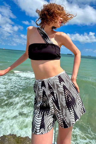 Sinem Babacan - Desenli Yüksek Bel Şort 3