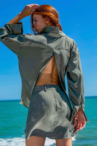 Sinem Babacan - Gizli Sırt Dekolteli Salaş Gömlek