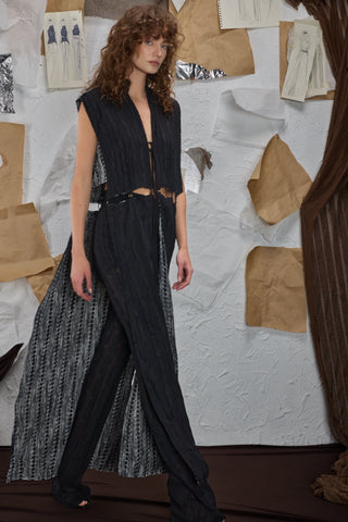 Çift taraflı giyilebilen akışkan siluetli MoodShifter womenswear tasarımı