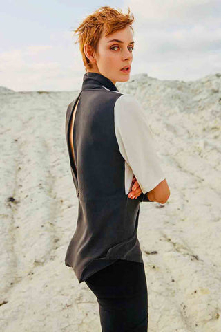 Sinem Babacan - Gizli Sırt Dekolteli Gömlek 2