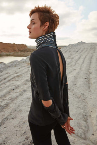 Sinem Babacan - Sırt Dekolteli Gömlek Bluz