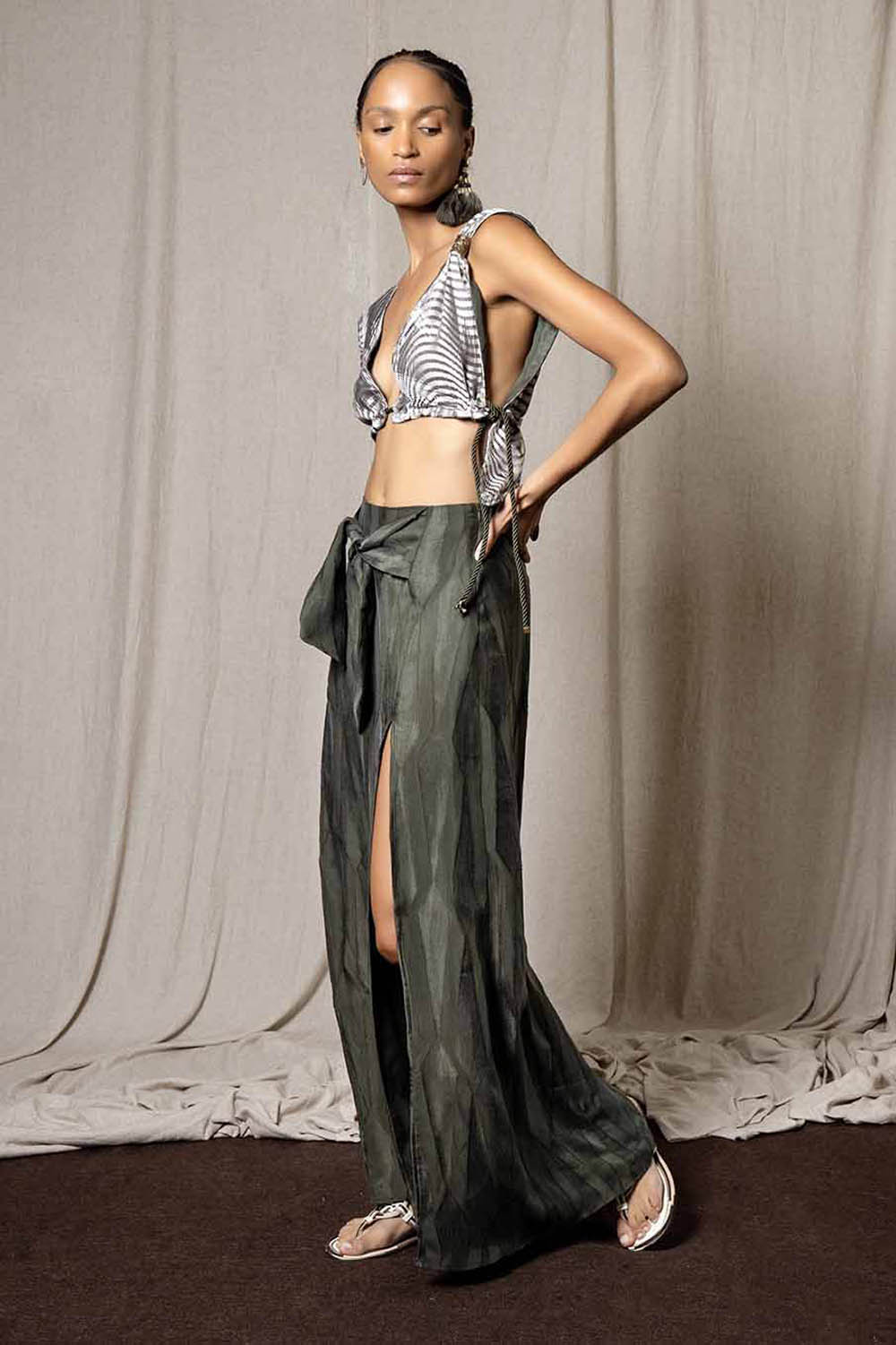 Derin Yırtmaçlı Uzun Etek / Sinem Babacan