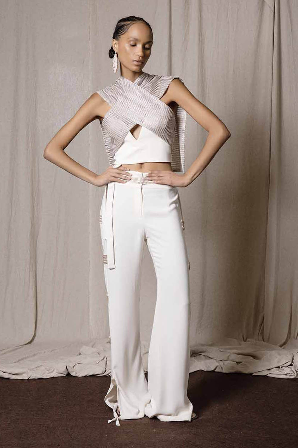 Farklı Modlarda Giyilebilen Ekru Büstiyer / Sinem Babacan